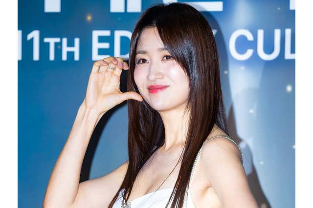 韓国時代劇出演の37歳女優、開放的なスイムウェア姿で視線釘付け…しなやか美スタイルに「魅力的」の声【PHOTO】 画像