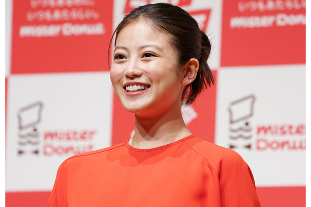 今田美桜、魅惑の“ミニスカ”スタイルにファンうっとり…『sweet』表紙の別カットが話題 画像