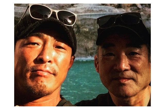 秋山成勲の父チュ・ゲイさんがこの世を去って2年…妻SHIHOも義父との別れに悲しみ 画像