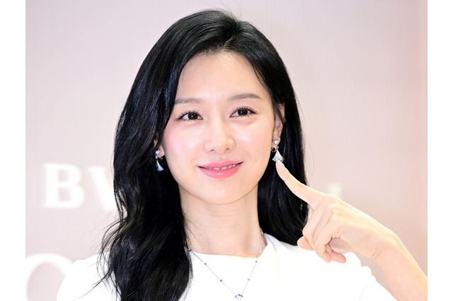 キム・ジウォン、春コーデで魅せた“最高級の優雅さ”…現在『ドクターX』リメイクへの出演を検討中 画像