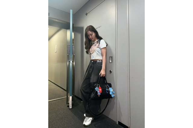 藤田ニコル、“エヴァ愛”溢れる私服コーデが好評!「アニメTシャツをこんなにお洒落に着こなせるなんて…」 画像