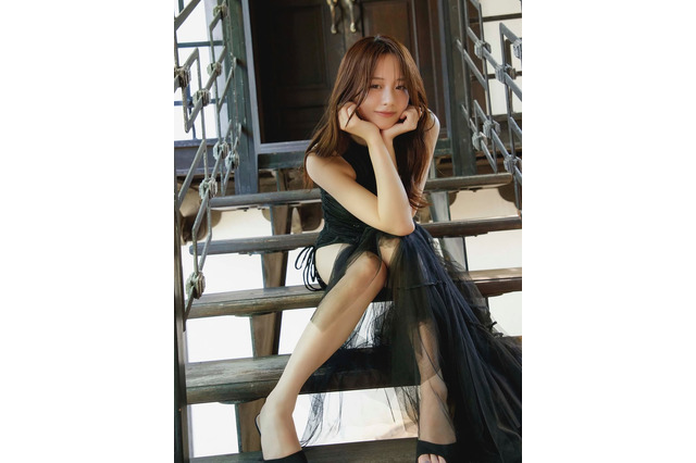 ギャップやばっ！ 森香澄、FRIDAYオフショで魅せた“天使の笑顔”と“大人の色気”「これはまた写真集出すしか…」 画像