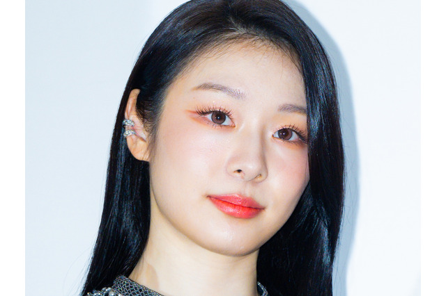 “ぱっちりお目々”も健在！34歳のフィギュア女王キム・ヨナ、真っ白肌×真っ赤リップの美貌に見とれる…【PHOTO】 画像