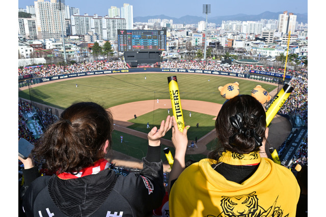 “プレー動画戦略”も人気爆発の要因?韓国プロ野球が過去最速で入場者200万人突破、平均も前年比19%増加 画像
