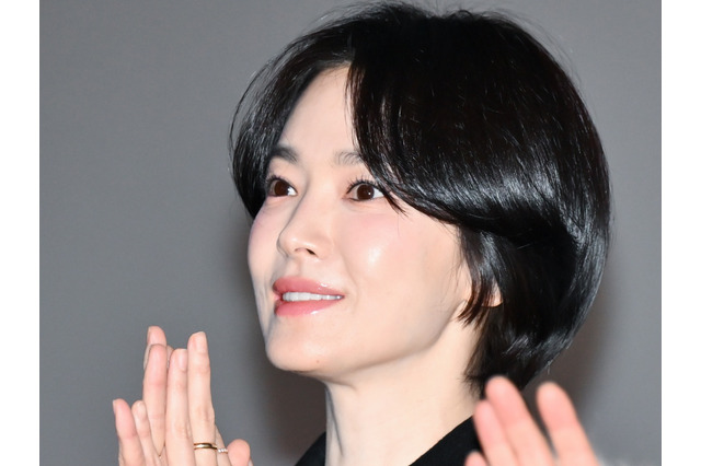 これぞ美の頂点…ソン・ヘギョ、純白ドレス姿に「色気がすんごい」と絶賛の声【PHOTO】 画像