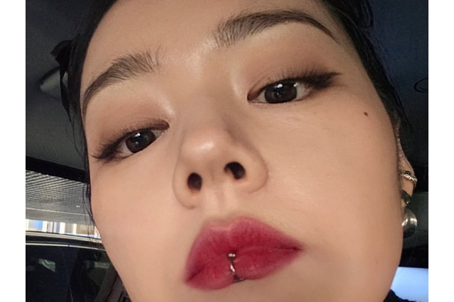 奇跡の童顔女優がまさかの“口ピ”!? 『太陽を抱く月』出演女優が43歳で意外なイメチェン 画像