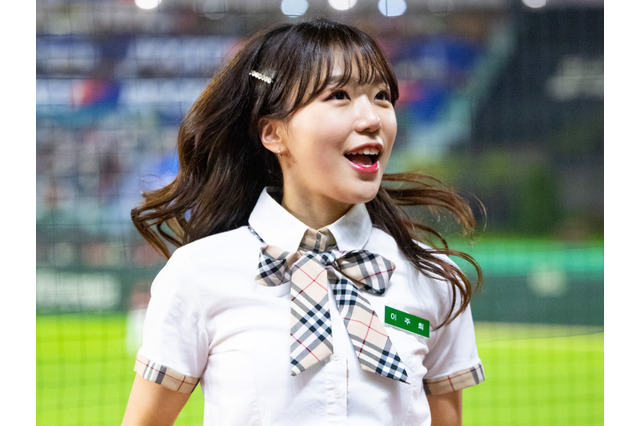 ”穴あき衣装”で愛らしい魅力発散!韓国と台湾を股に掛ける人気チアガール イ・ジュヒさん31歳 画像