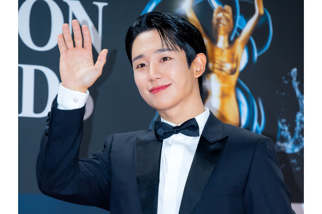 筋肉質な腕がたまらない…チョン・ヘイン、少年のような甘い顔立ちとのギャップに“キュン”【PHOTO】 画像