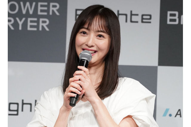 佐々木希、美脚すらりの“野球美女”に！ 美しきユニフォーム姿が話題「最高です」「スタイル抜群」 画像