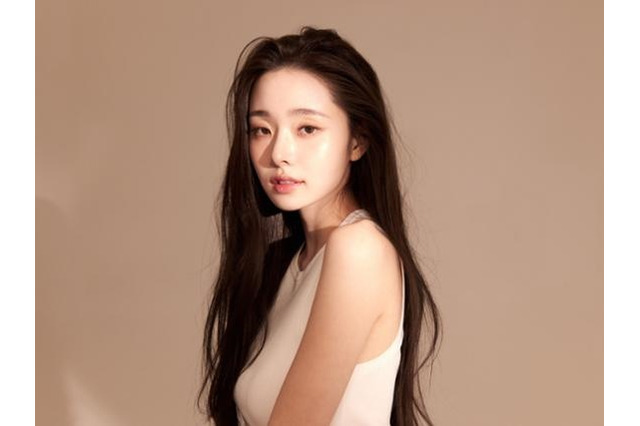 IVE・ウォニョンそっくり?“偽ブランド品”で炎上した韓国女性ユーチューバー、「プリンセス」のような姿に反響【PHOTO】 画像