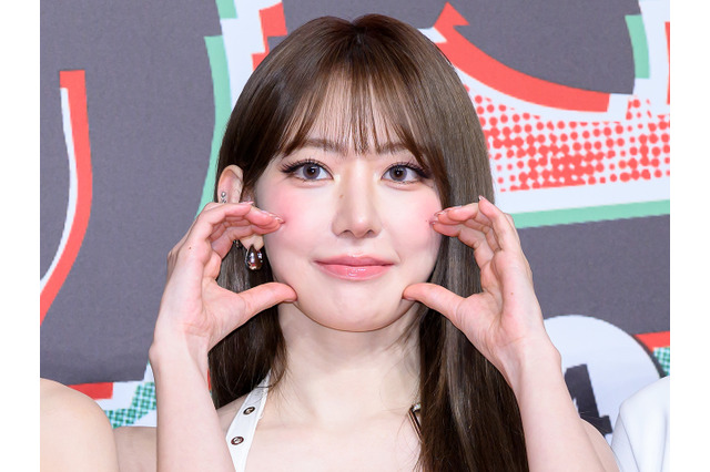 LE SSERAFIM・宮脇咲良、大人可愛い清楚ワンピ姿にファンうっとり…【PHOTO】 画像