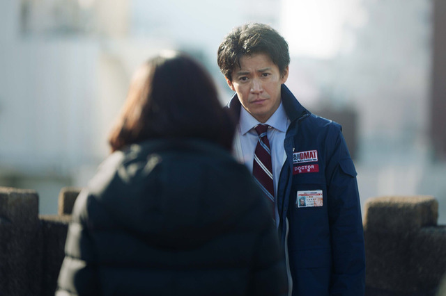 小栗旬と桜井ユキが対峙する緊迫のシーンも…映画『フロントライン』場面写真が解禁 画像