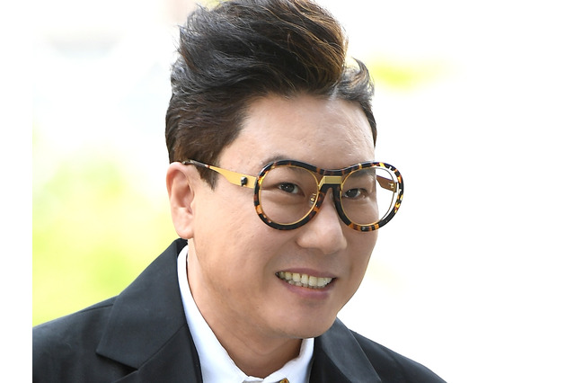 初婚は1年で終了 約7億円の借金を完済した韓国歌手(51)、年下妻とすでに婚姻届を提出していた! 画像