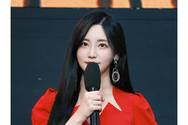 サッカー選手の彼氏の“公開プロポーズ”で話題！韓国女子アナのキス顔SHOTに胸キュン「魅力的です…」【PHOTO】 画像