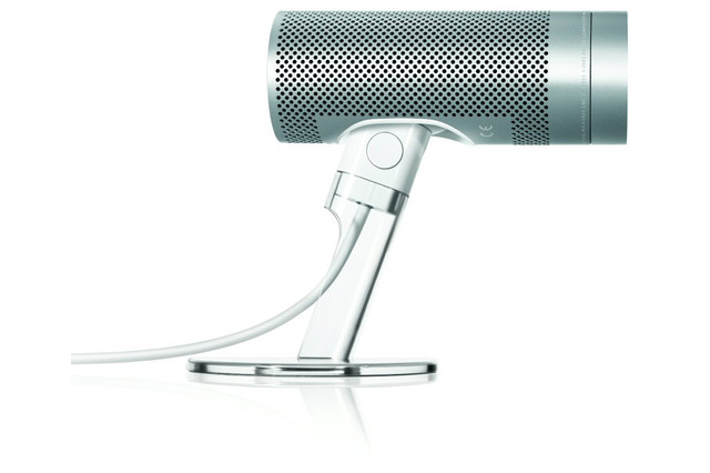 アップル、iChat AVに最適なFireWireカメラ「iSight」を発売。7/11から17,800円 画像