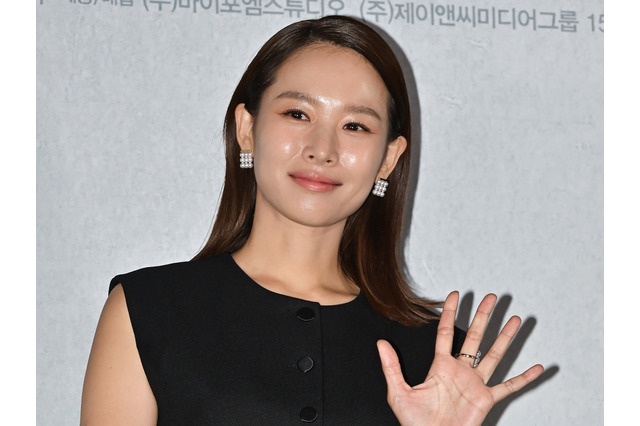 “俳優イ・ドンゴンの元妻”女優チョ・ユニ、愛娘と沖縄旅行を満喫!そっくりなビジュアルに注目【PHOTO】 画像