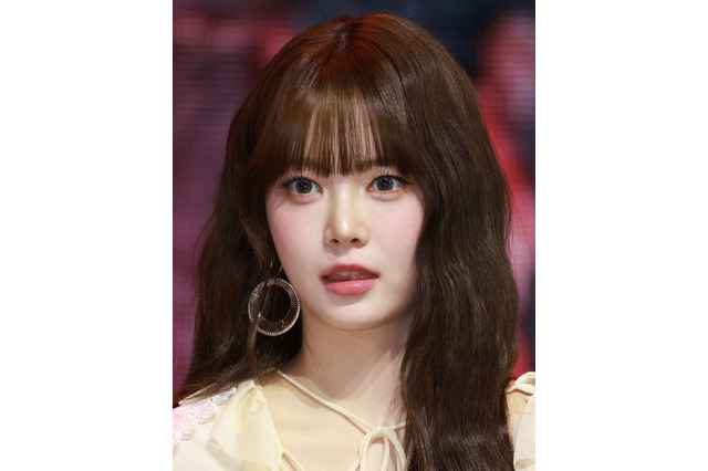 LE SSERAFIM・ウンチェ、“美ビジュ爆発”始球式の裏側に反響続々「本当に綺麗になった」 画像