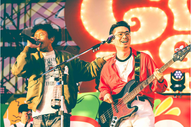浜田雅功とハマ・オカモトの親子が初めてフェス競演！ 「春はまだか」や「WOW WAR TONIGHT」を披露 画像