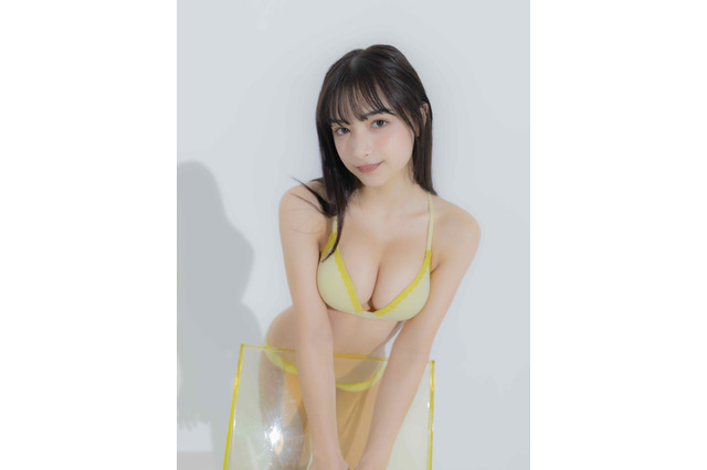 百瀬まりな、韓国風メイクで大胆露出！ セクシーな水着姿や制服姿を披露 画像