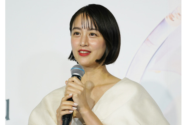 山本美月、原色美女図鑑で“大人の魅力”!「美しすぎ」「まさに美女」とファンうっとり… 画像