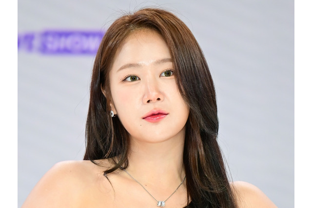 “ハイレグ”スイムウェアから抜群体型があらわに…元K-POP女性アイドルの健康美にファン悶絶 画像