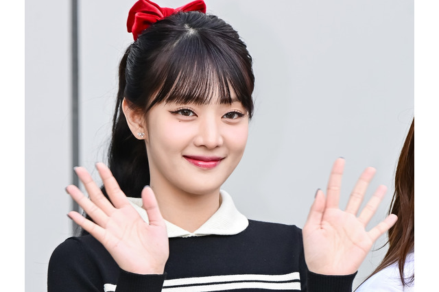 「どうなってるの?」i-dle・ミンニ、“ギリギリ見えない”大胆スカート姿に視線釘付け!【PHOTO】 画像