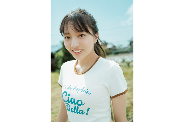 乃木坂46 6期生・海辺朱莉、海辺の古民家でロンググラビア！ 画像