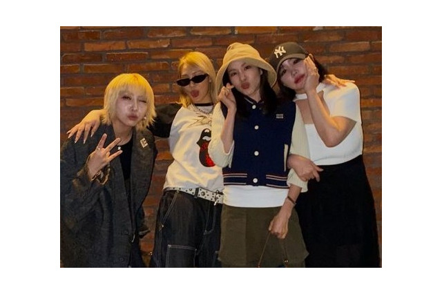 K-POPアイドルの“顔面フィルター疑惑”をメンバーたちが一蹴!! 2NE1が再集結!! 画像
