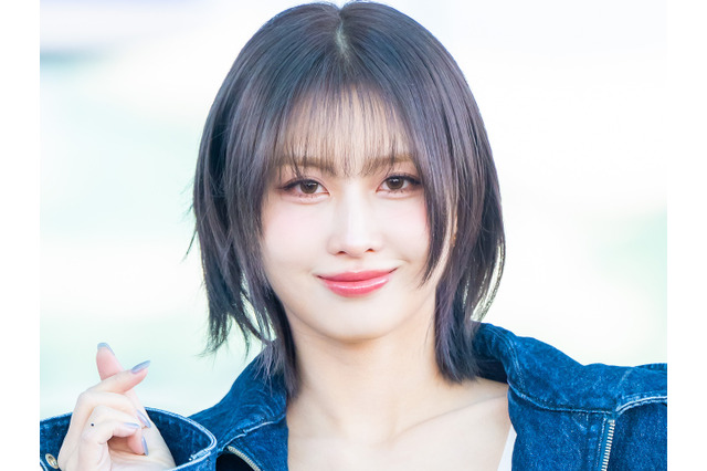 TWICE・モモ、胸元露わなドレス着て登場！ロールス・ロイスに乗る高級感溢れる姿「格が違う」【PHOTO】 画像