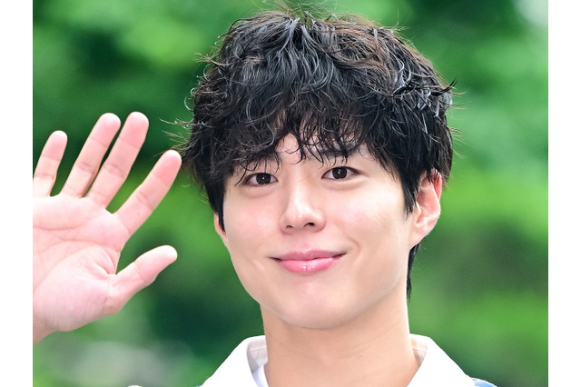 俳優パク・ボゴム、韓国のニュース番組で突然天気予報伝える!?安定した声で視聴者魅了 画像