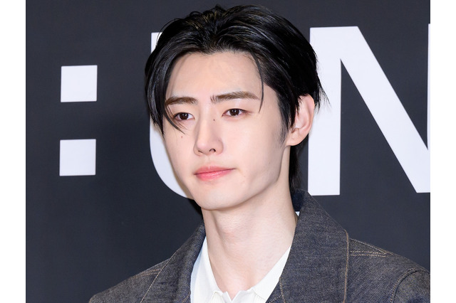 ENHYPEN・ソンフン、“メガネ×スーツ”の破壊力！「妄想が止まらない」「反則級」と反響殺到【PHOTO】 画像