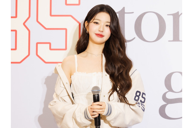 IVE・ウォニョンが表参道に降臨！デコルテあらわなワンピ姿で「トミー ガール」コレクションに登場 画像