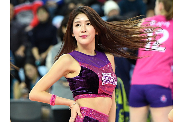 こぼれそうなボリュームに目が行く…韓国チアガール大胆衣装SHOTに反響多数「理想のタイプすぎ！」【PHOTO】 画像