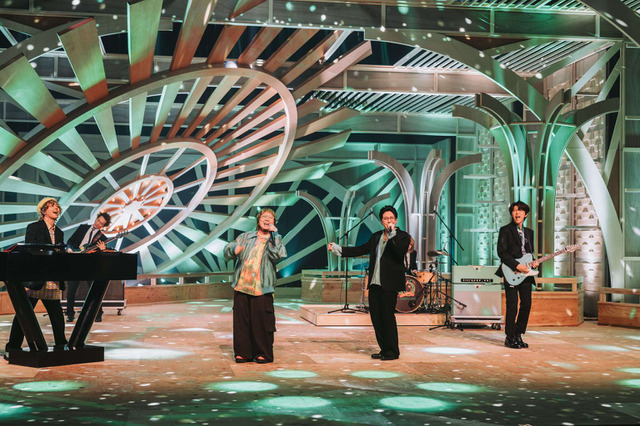 Mrs. GREEN APPLEがこっちのけんとやSuperflyとコラボ! 一夜限りの熱いパフォーマンス 画像