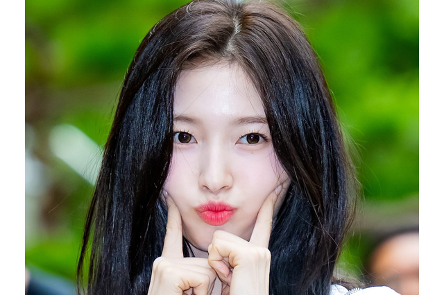 見えそうで見えない…OH MY GIRL・アリン、“大胆ドレス”姿にドキッ!退所後初の投稿が話題【PHOTO】 画像