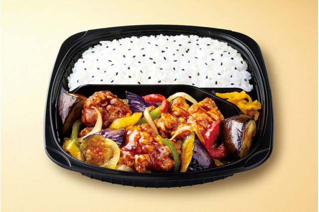 こだわりの唐揚げがリニューアル！オリジン夏の人気弁当「鶏となすの黒酢あん弁当」本日より発売！ 画像
