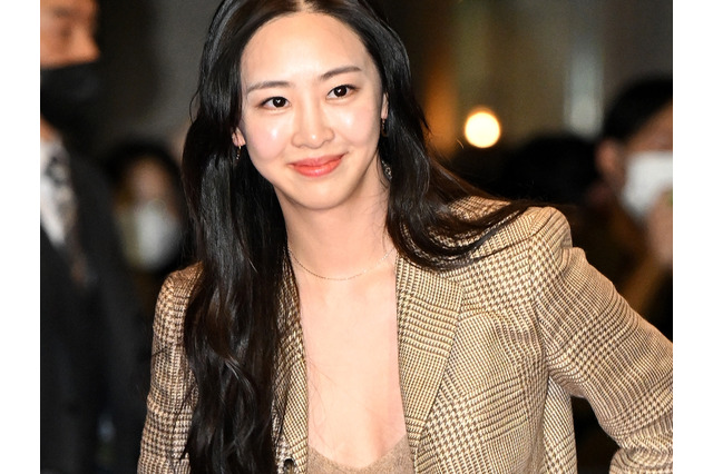 “ピース”もダメ、元アイドルが何気ない旅行写真を即削除 敏感にならざるを得ない韓国芸能界 画像