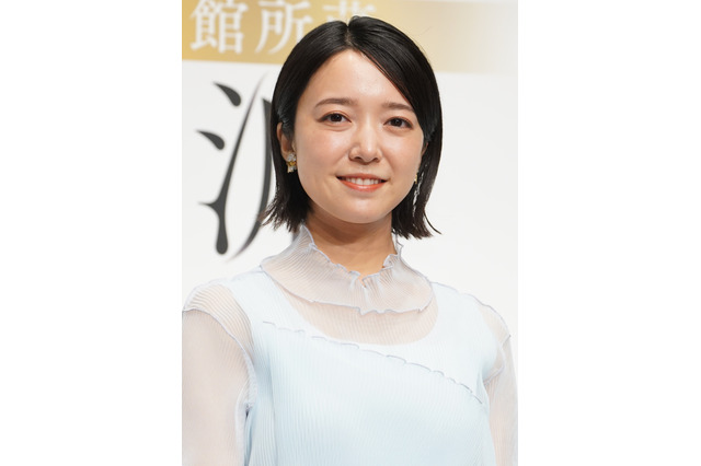 上白石萌音、胸元があいた大胆ドレスで美デコルテ披露「素敵な衣装」「綺麗過ぎ」 画像