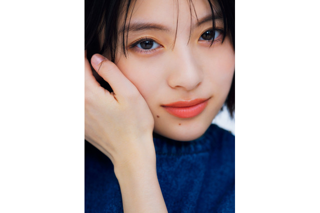 出口夏希が『andGIRL』2025年夏号の表紙に登場！ 涼やかな夏の装いを披露 画像