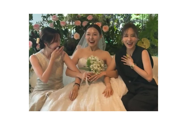 メンバー結婚式に人気ガールズグループ集結「あなたたちはforever」とファン狂喜 画像