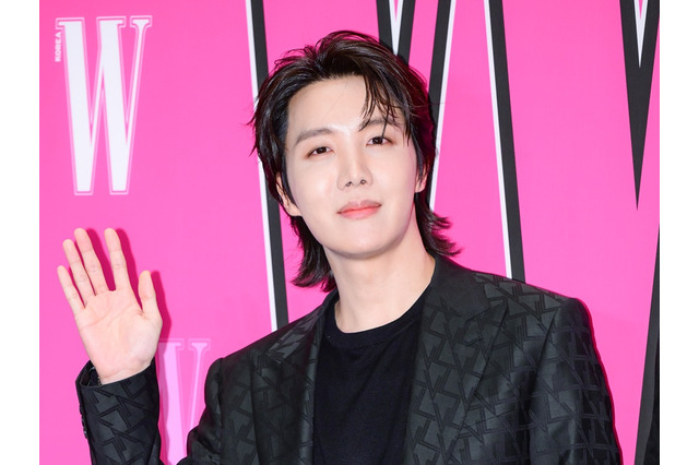 BTS・J-HOPEが“道に横たわる”？新曲『Killin’ It Girl』MVティーザーの演出に注目！ 画像