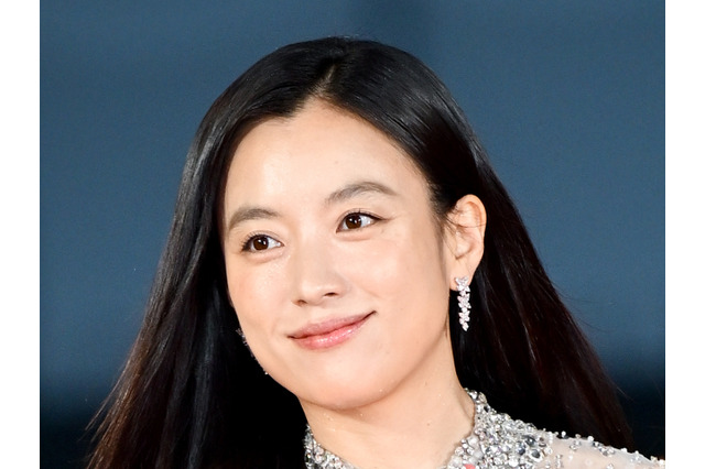 小栗旬と共演する女優ハン・ヒョジュ、デビュー20周年を迎えファンに感謝伝える「皆さんのおかげ」 画像