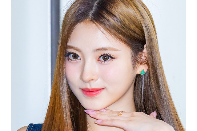 “日本人メンバー”MEOVV・アンナ、ひれ伏したくなる圧倒的美貌「第5世代アイドルのビジュ担」【PHOTO】 画像