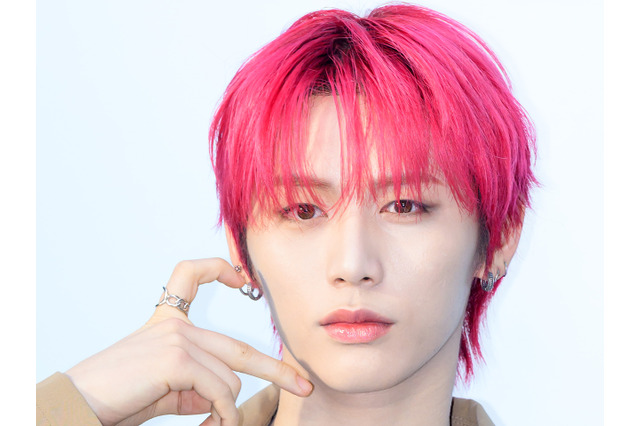 BOYNEXTDOOR・テサン、赤髪から黒髪へのイメチェンにファン歓喜「大好きすぎて具合悪い」【PHOTO】 画像
