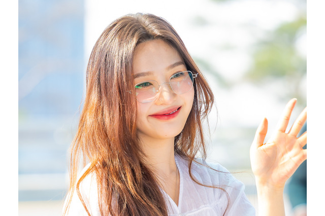 “夏の女神”Red Velvet・ジョイの爽やかショット！果実のように弾ける笑顔に癒される…【PHOTO】 画像