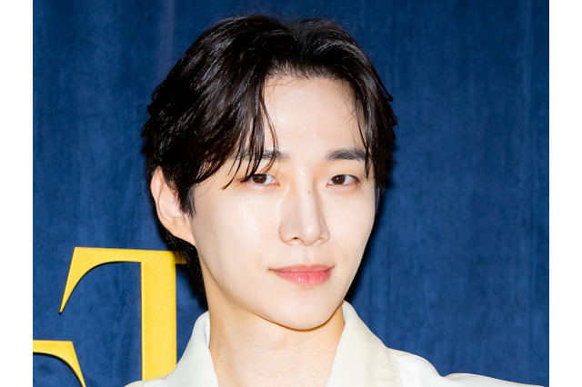 2PM・ジュノ、白Tにジーンズの王道“彼氏風ルック”でファンを虜に！スペインへ出国【独自写真】 画像