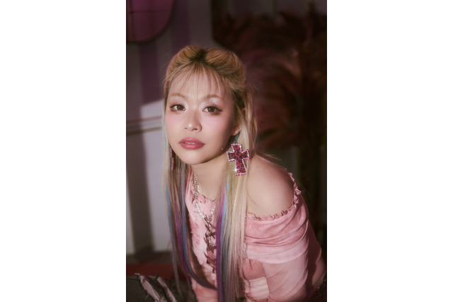 エルフ荒川「とにかく自分が嫌いだった」 ギャル芸人になるまでの過去を初暴露 画像