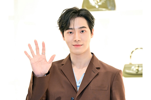 韓国ゲイタレントも大絶賛のチュ・ヨンウ、父&弟も超長身モデルの“ビジュアル遺伝子”が話題に 画像