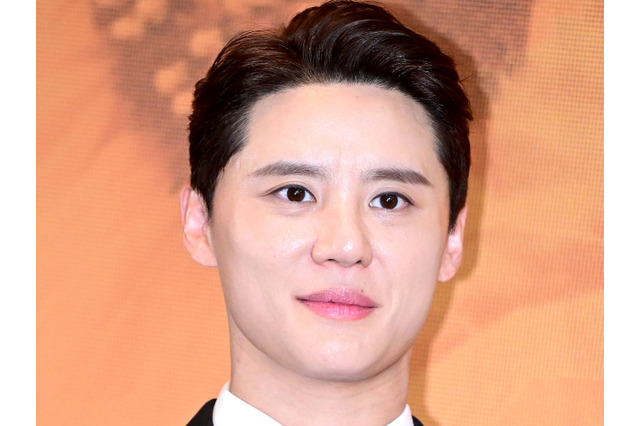 元東方神起ジュンス、兄の結婚式で“甥バカ”な姿が捉えられる！ジェジュンとともにとろける笑顔に 画像