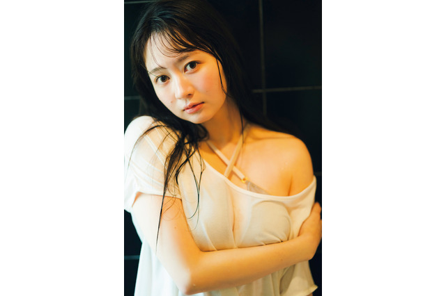 元SKE48・江籠裕奈、濡れTシャツの美肌ショット！『FLASH』最新号で3rd写真集先行カット公開 画像